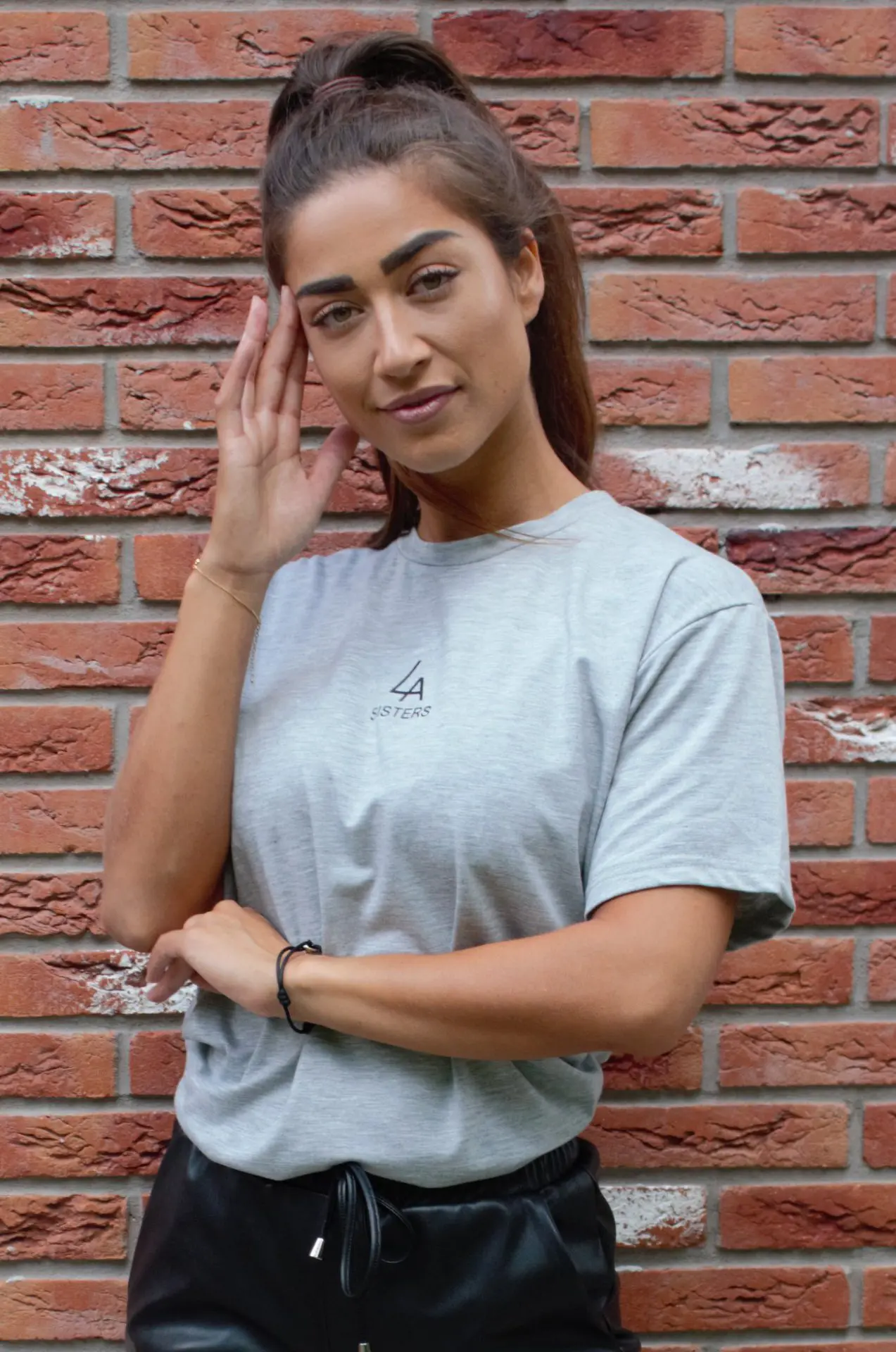 La sisters t shirt online